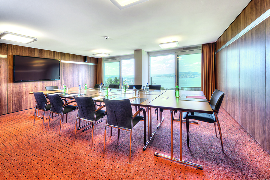 Meeting and group rooms (8 rooms)